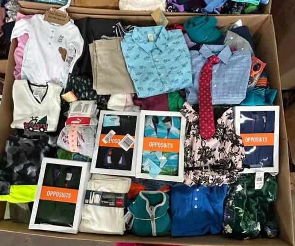 Pallets of mixed clothing on clearance – Wholesale for resellers